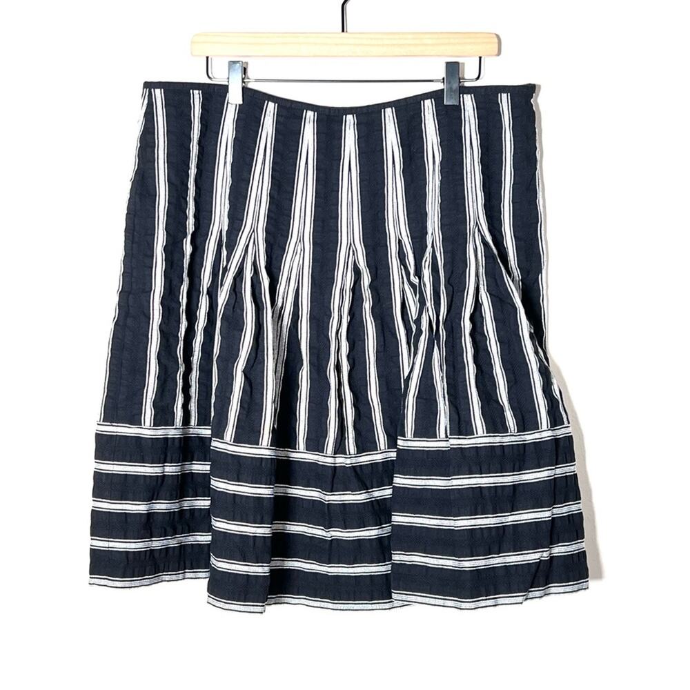 Talbots black and white striped pleated skirt size 16 B107